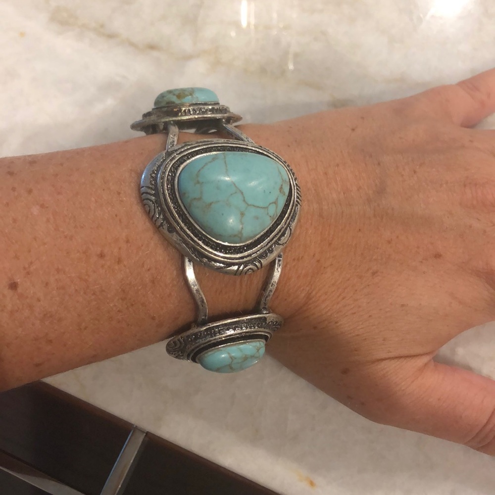 Turquoise stone bangle - Picture 2 of 3